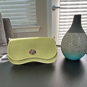 COACH Wavy Dinky Bag (Lime)